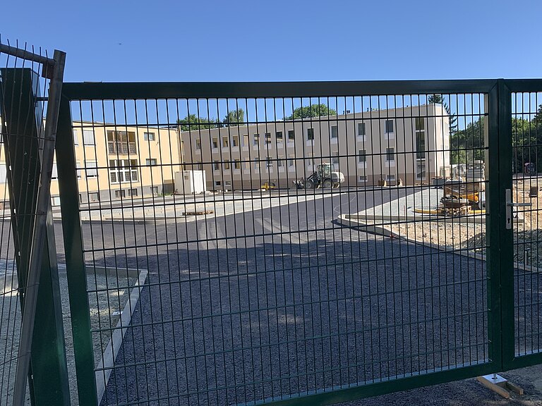 250701_Tor_Parkplatz.jpeg  